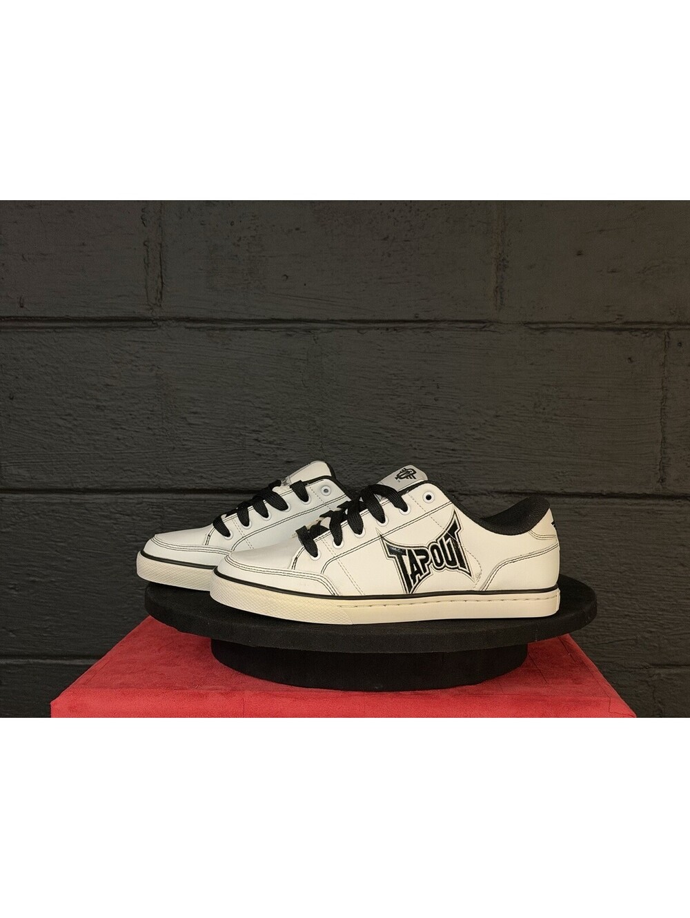 Tapout CageSide Welterweight Y2K Deadstock Sneaker White Black Men's 8 Rare